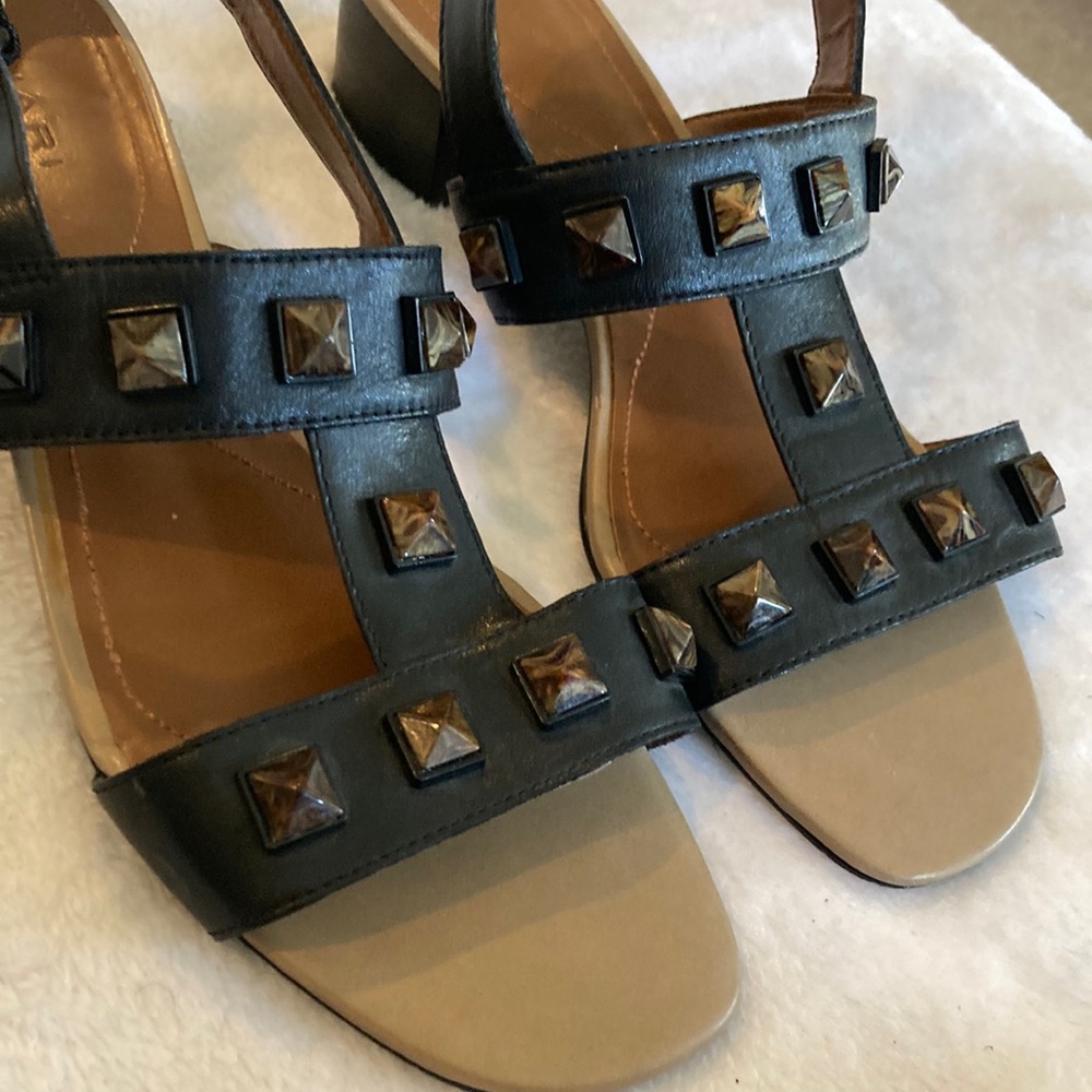 Tahari Black Sandals Sz 8.5M